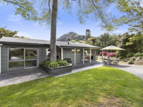 Rainbow Cottage - Lake Tarawera Cottage